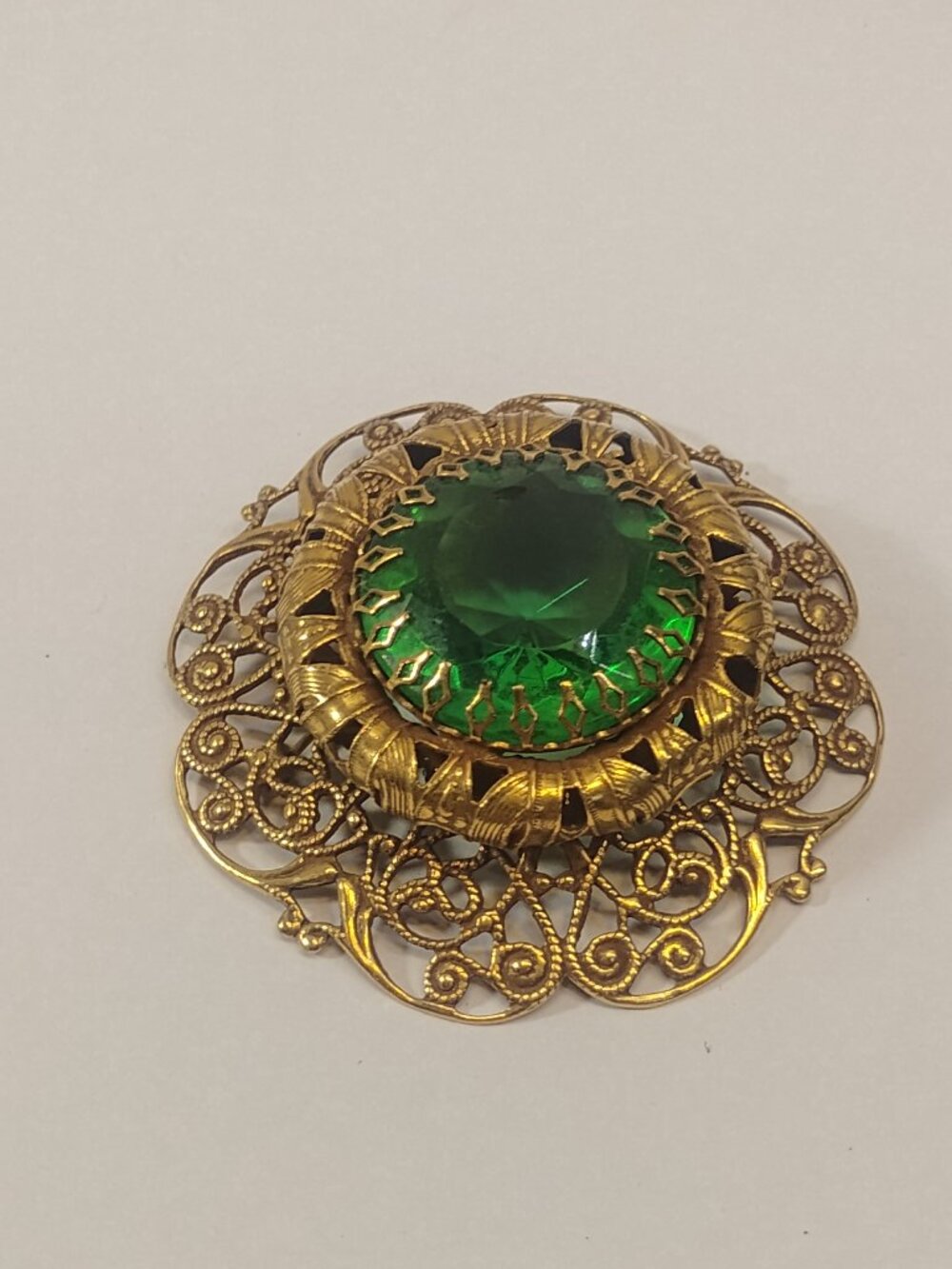 Vintage Brooch Pin Gold tone Large Green Stone Retro Jewelry Victorian Style - Picture 5 of 10